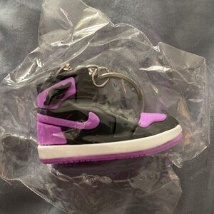 NEW SEALED NIKE SNEAKER-HEAD PURPLE & BLACK KEYCHAIN